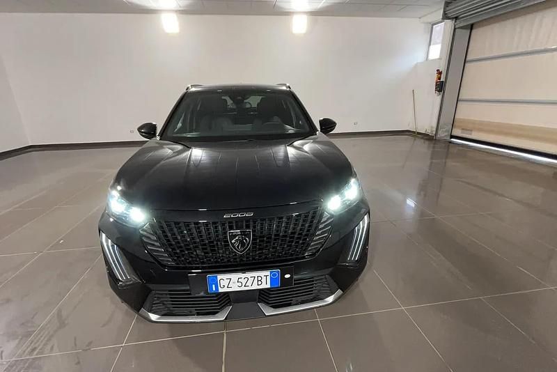 Usata Peugeot 2008 Allure 101 CV (74 kW) 2025 Nero perla  metallizzato SUV
