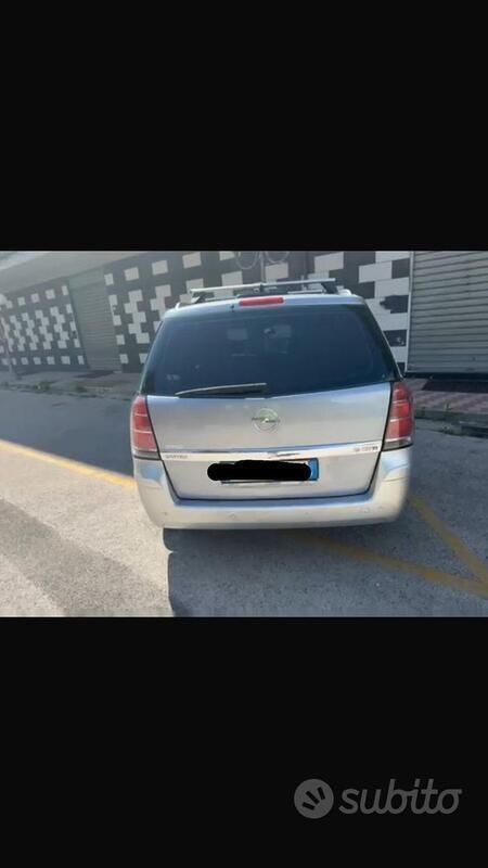 Grigio Usata 2007 Opel Zafira Monovolume | 2600 € (Cara) - Immagine 1/4