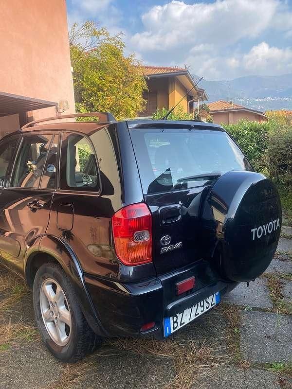 Usata Toyota RAV4 116 CV (85 kW) 2002 Nero SUV