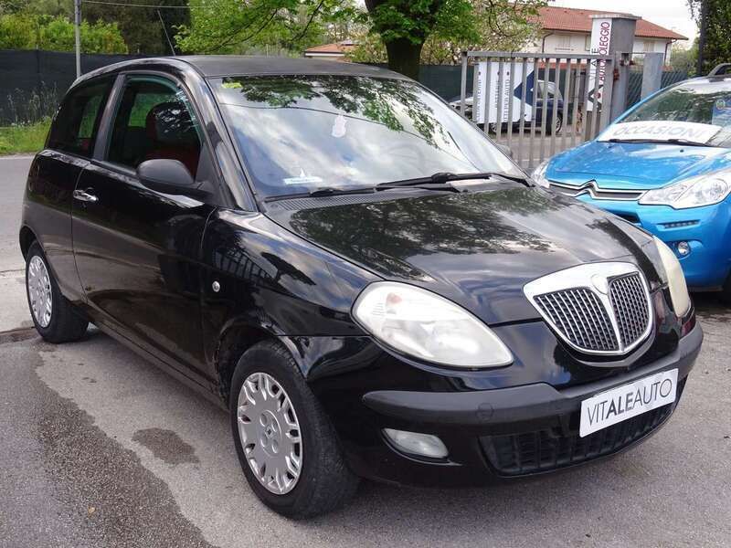 Usata Lancia Ypsilon 75 CV (55 kW) 2006 Nero Utilitaria