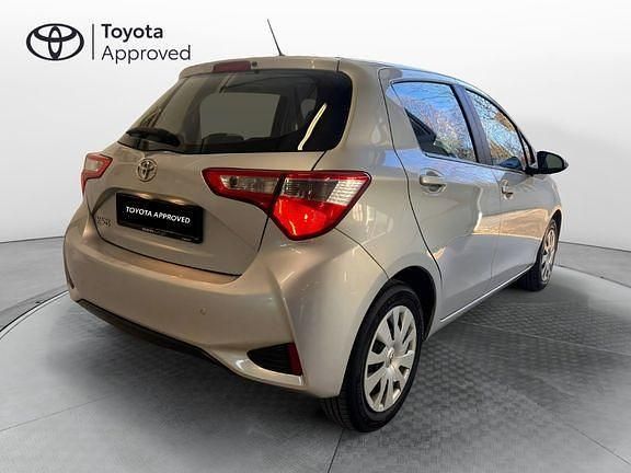 Usata Toyota Yaris Cool 72 CV (52 kW) 2019 Grigio Berlina