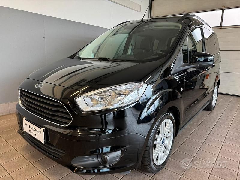 Nero Usata 2016 Ford Tourneo Courier Titanium Monovolume | 16.550 € (Molto cara) - Immagine 1/4