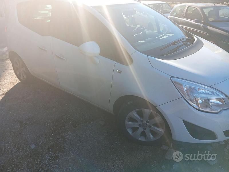 Usata Opel Meriva Cosmo 95 CV (69 kW) 2011 Bianco Monovolume