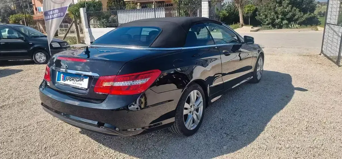 Usata Mercedes E220 170 CV (125 kW) 2012 Nero Cabrio