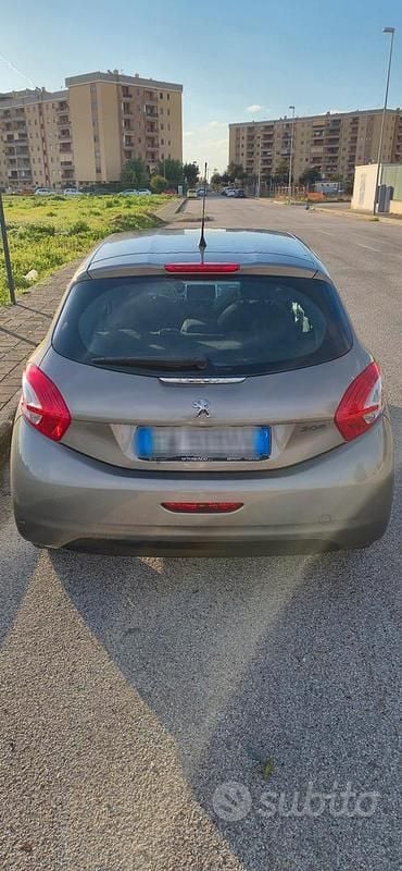 Usata Peugeot 208 Active 2014 Utilitaria