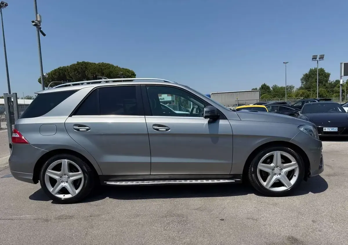 Usata Mercedes ML350 Premium 258 CV (189 kW) 2013 Grigio metallizzato SUV
