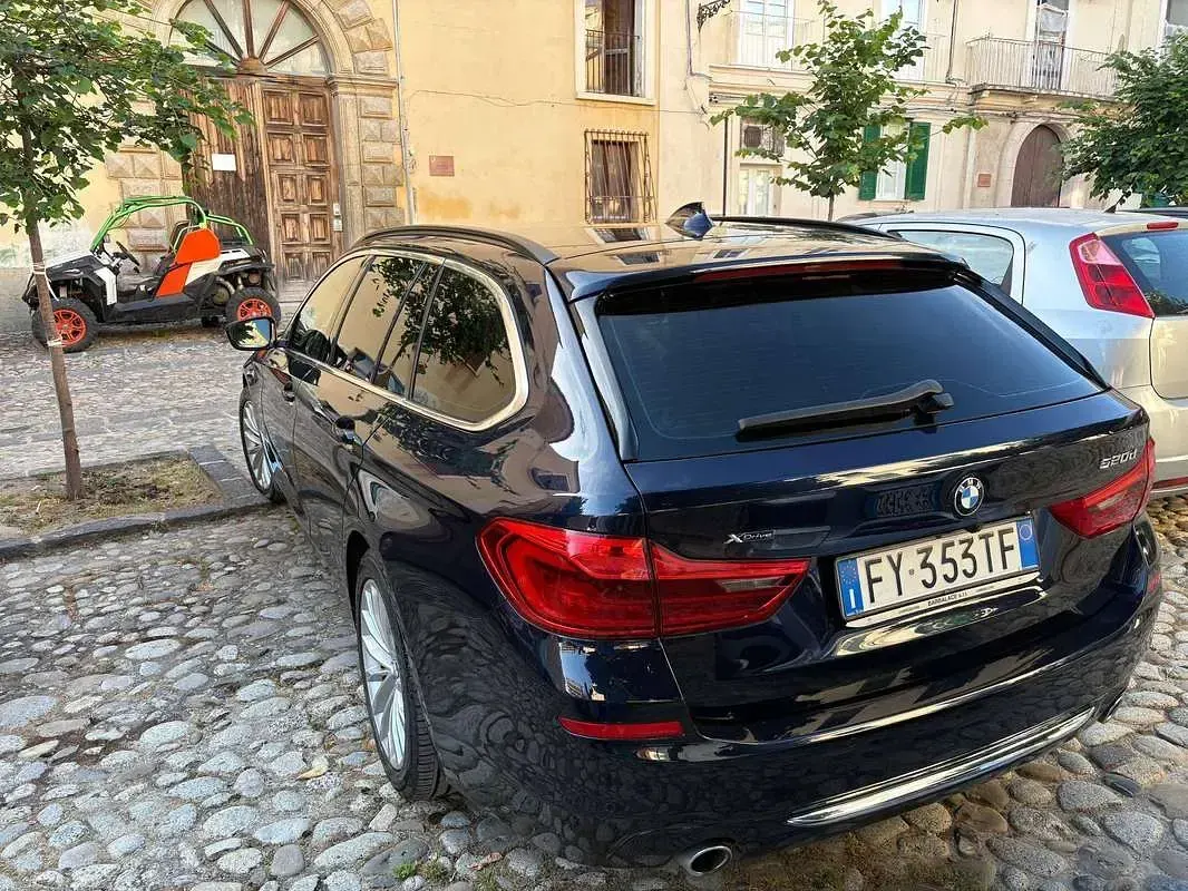 Usata BMW 520 Luxury Line 190 CV (139 kW) 2019 Blu/azzurro Station wagon
