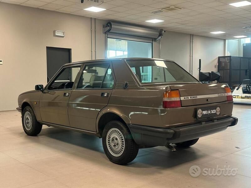 Usata Alfa Romeo Giulietta 109 CV (80 kW) 1981 Marrone Utilitaria