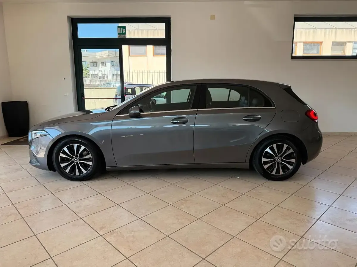 Usata Mercedes A180 Business 116 CV (85 kW) 2021 Grigio Berlina