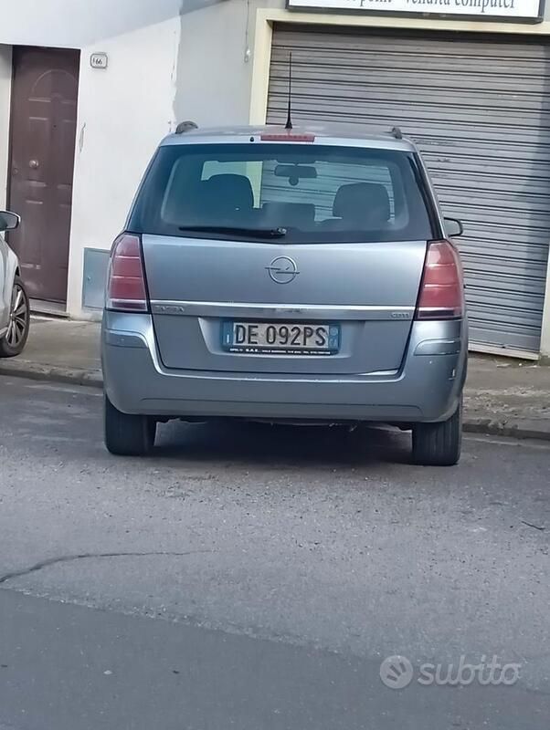 Usata Opel Zafira 101 CV (74 kW) 2006 Monovolume