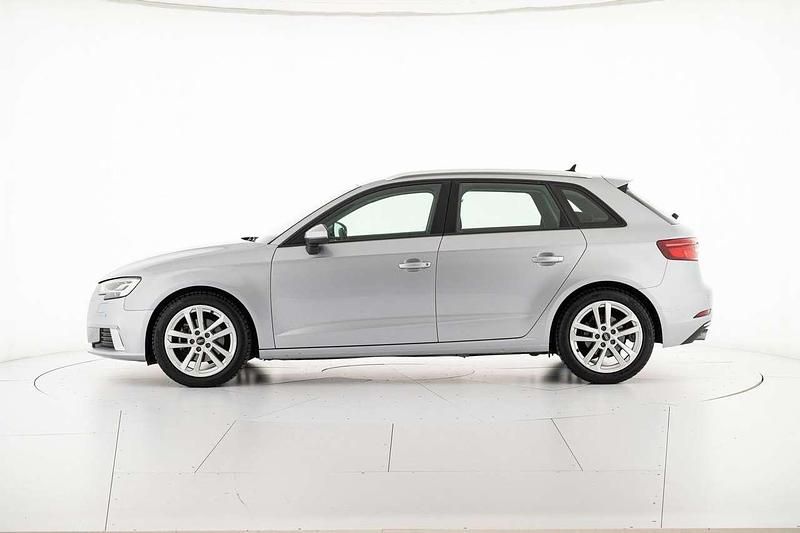 Usata Audi A3 Sportback Sport 116 CV (85 kW) 2019 Argento Utilitaria