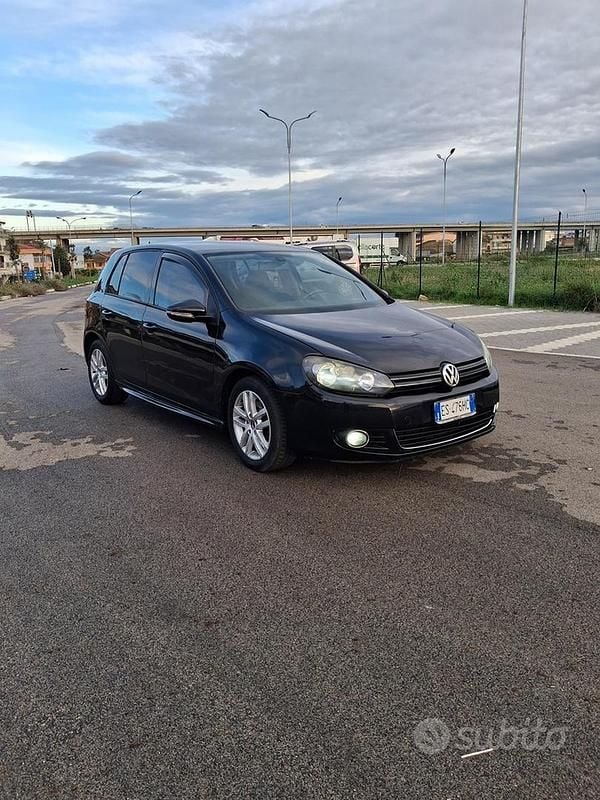 Nero Usata 2010 VW Golf VI Tre volumi | 3999 € (Super prezzo) - Immagine 1/4