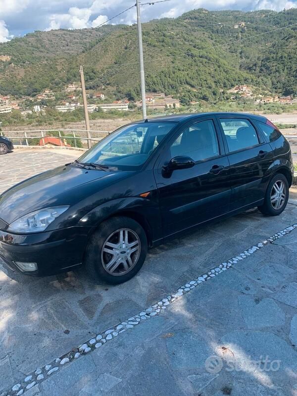 Usata Ford Focus 116 CV (85 kW) 2003 Nero Utilitaria
