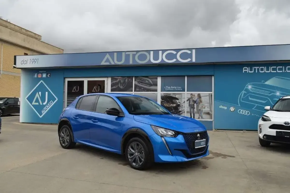 Usata Peugeot 208 Allure 56 kW (77 CV) 2023 Azzurro Utilitaria