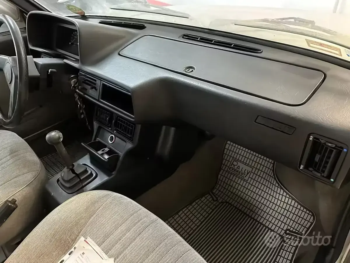Usata Fiat 131 78 CV (57 kW) 1982 Bianco Berlina