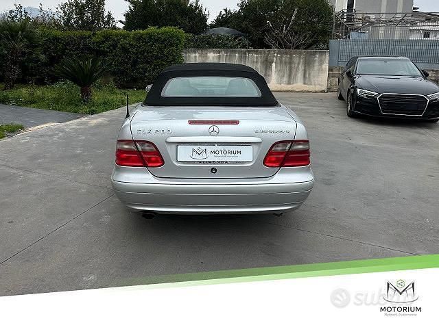 Usata Mercedes CLK200 Elegance 163 CV (119 kW) 2002 Grigio Cabrio