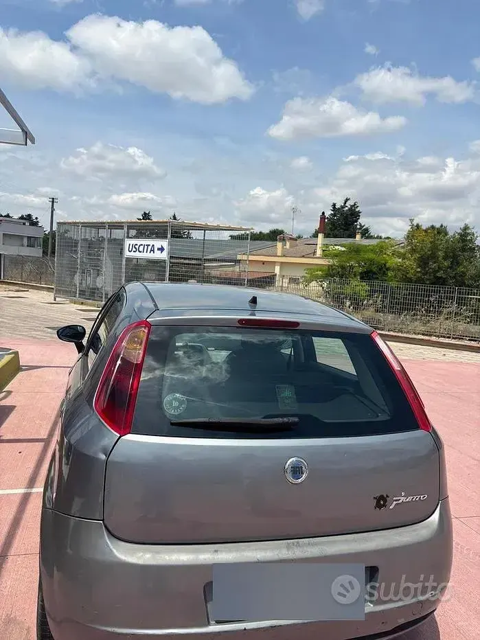Usata Fiat Grande Punto 75 CV (55 kW) 2006 Grigio Utilitaria