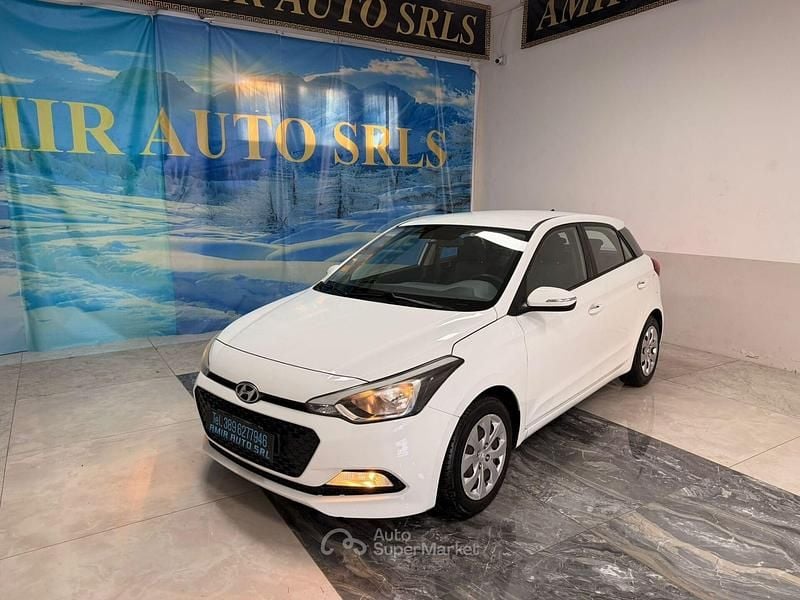 Usata Hyundai i20 Blackline 73 CV (53 kW) 2017 Bianco Berlina