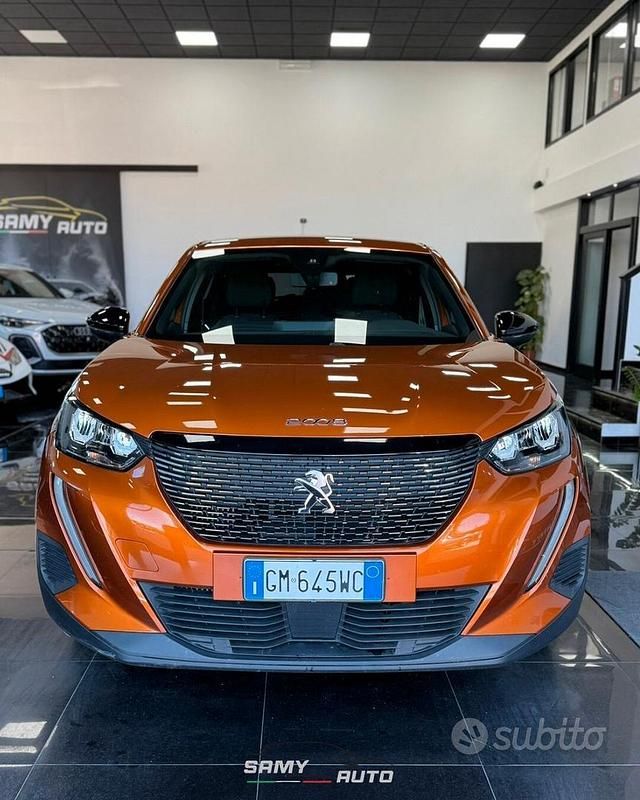 Usata Peugeot 2008 Active 102 CV (75 kW) 2023 Arancione SUV