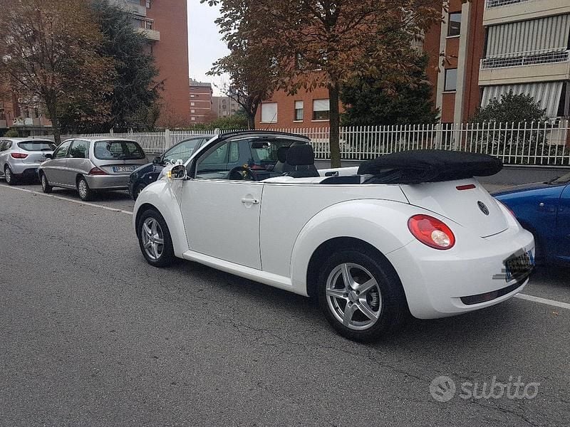 Usata VW New Beetle 105 CV (77 kW) 2010 Bianco Utilitaria