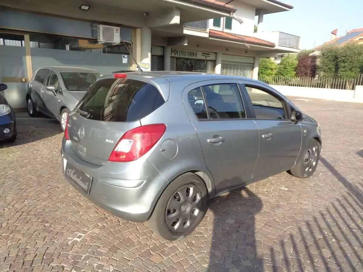 Usata Opel Corsa Edition 80 CV (58 kW) 2010 Grigio Utilitaria