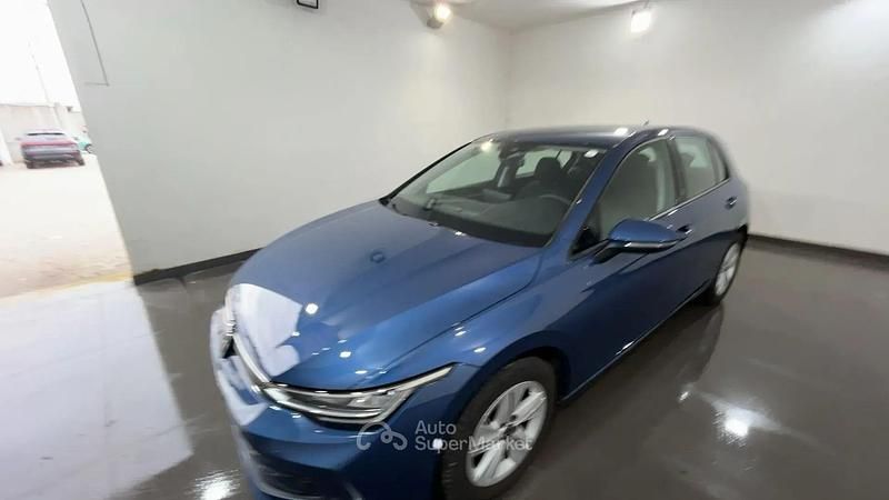 Usata VW Golf VIII Life 116 CV (85 kW) 2025 Blu Berlina