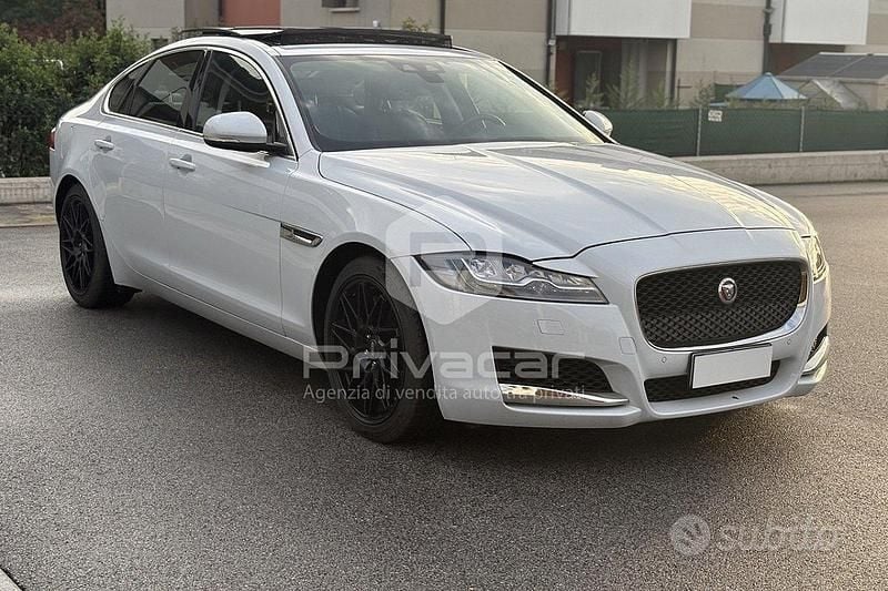 Usata Jaguar XF Prestige 300 CV (220 kW) 2015 Grigio Berlina