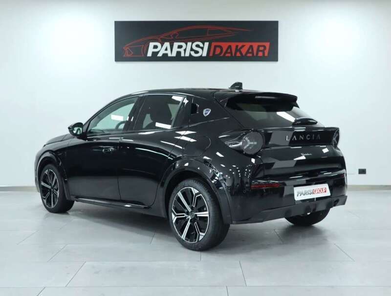 Nuova Lancia Ypsilon 101 CV (74 kW) 2025 Oro/tetto nero Utilitaria