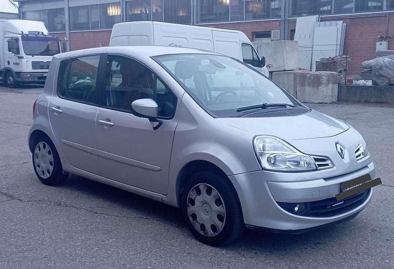 Usata Renault Modus 75 CV (55 kW) 2012 Argento Monovolume