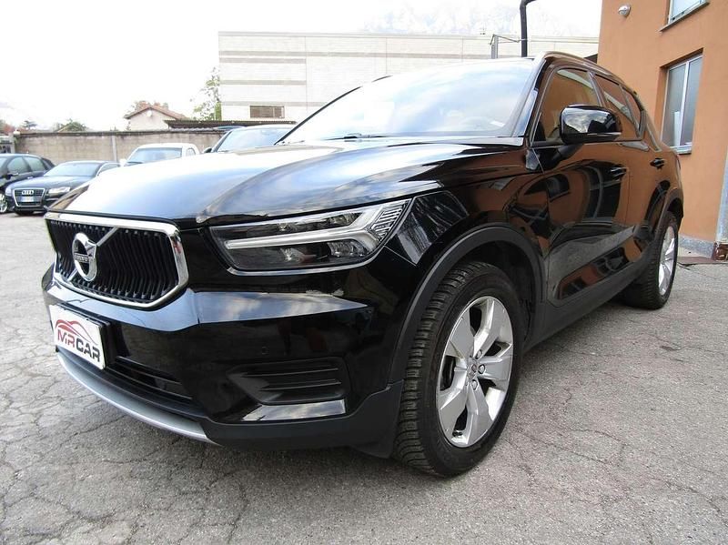 Usata Volvo XC40 Momentum 129 CV (94 kW) 2022 Nero metallizzato SUV
