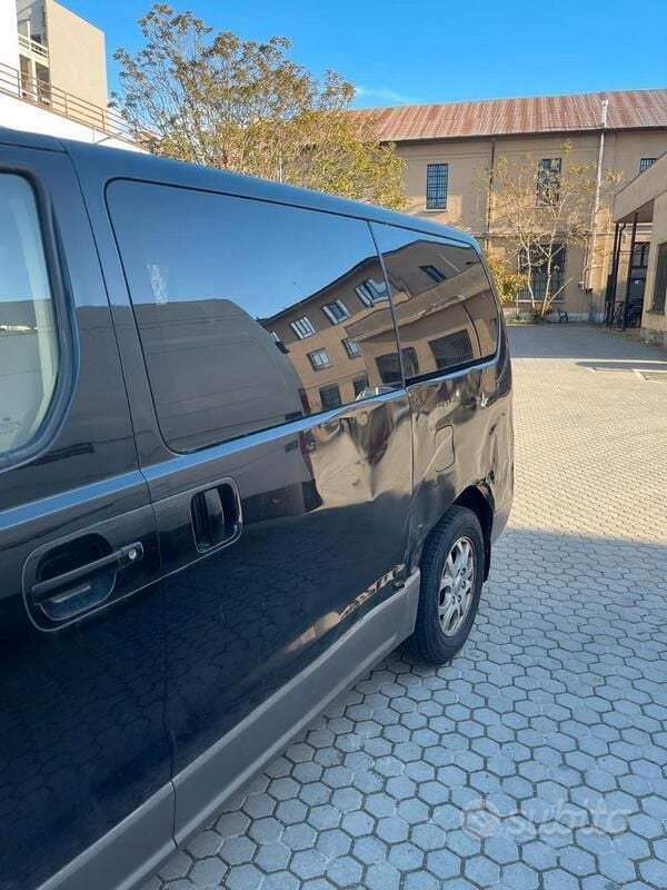 Usata Hyundai H-1 136 CV (100 kW) 2011 Nero Monovolume