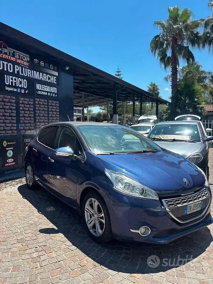 Usata Peugeot 208 Allure 82 CV (60 kW) 2013 Blu Utilitaria
