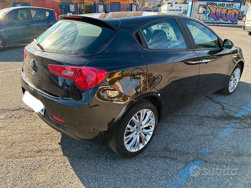 Usata Alfa Romeo Giulietta Exclusive 105 CV (77 kW) 2014 Nero Berlina