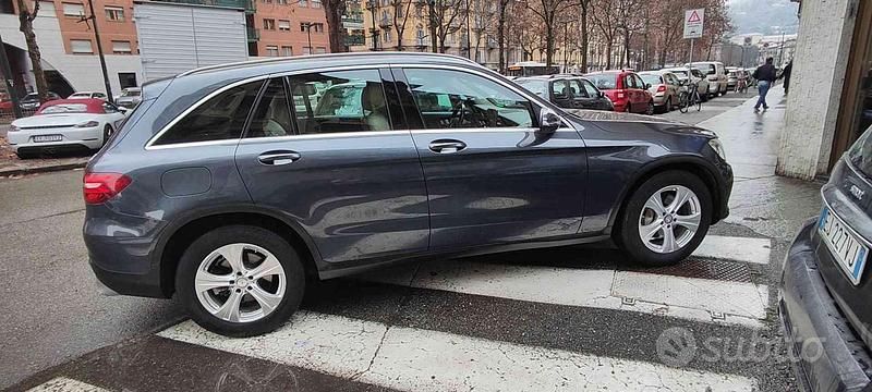 Usata Mercedes GLC220 170 CV (125 kW) 2015 Blu metallizzato SUV