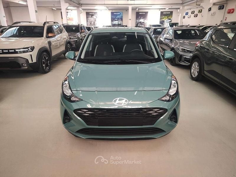 Usata Hyundai i10 63 CV (46 kW) 2025 Mangrove green Utilitaria