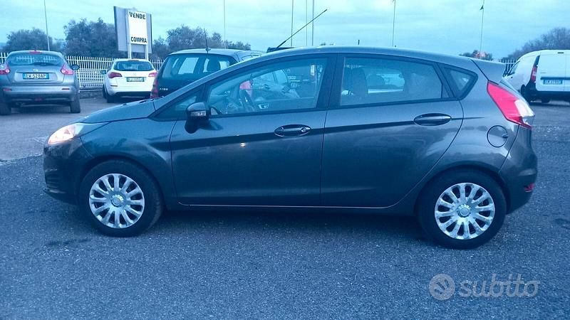Usata Ford Fiesta Business Edition 75 CV (55 kW) 2017 Grigio Berlina