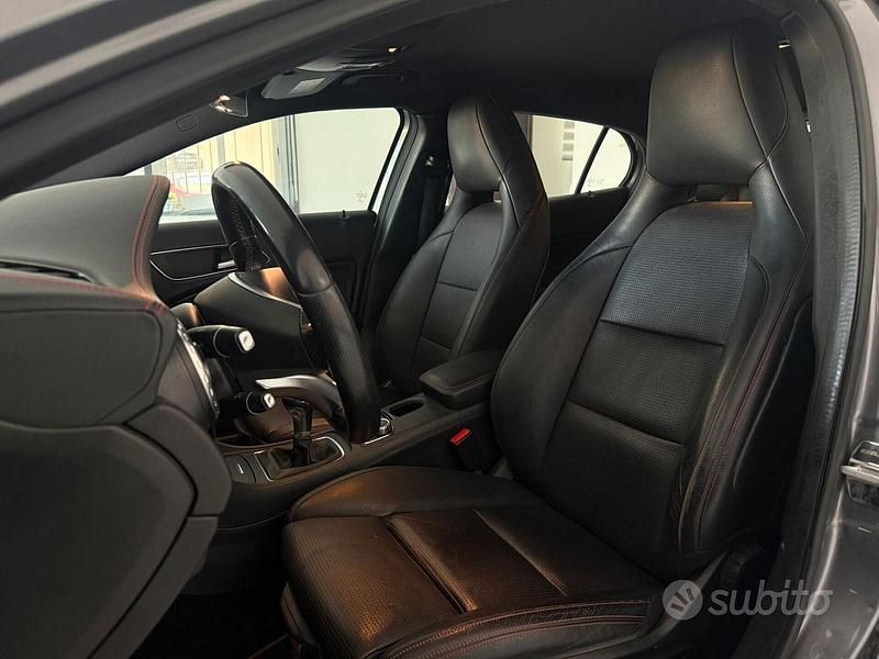 Usata Mercedes GLA200 Premium 136 CV (100 kW) 2016 Grigio SUV