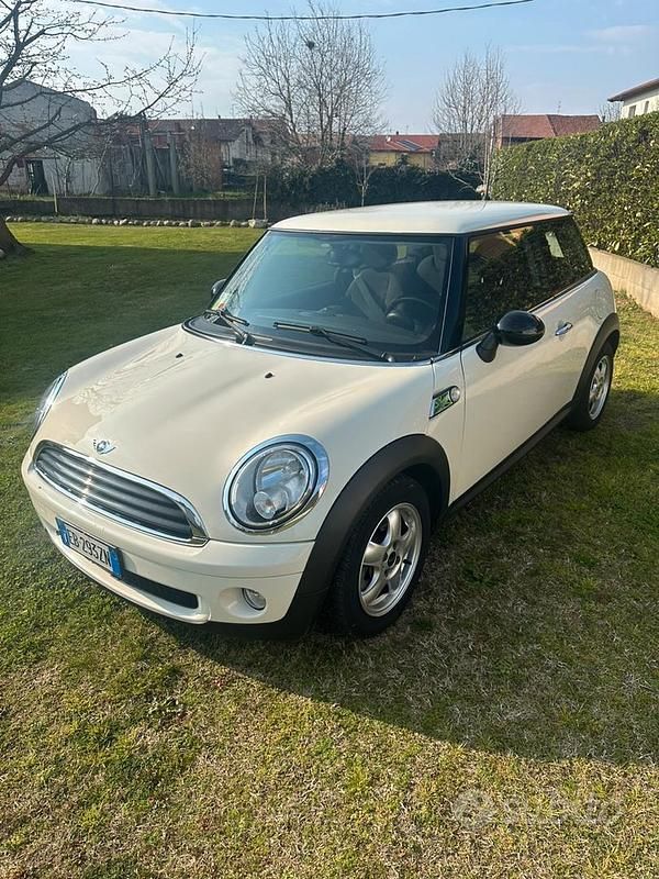 Begagnad Mini ONE 75 HK (55 kW) 2010 Vit Halvkombi