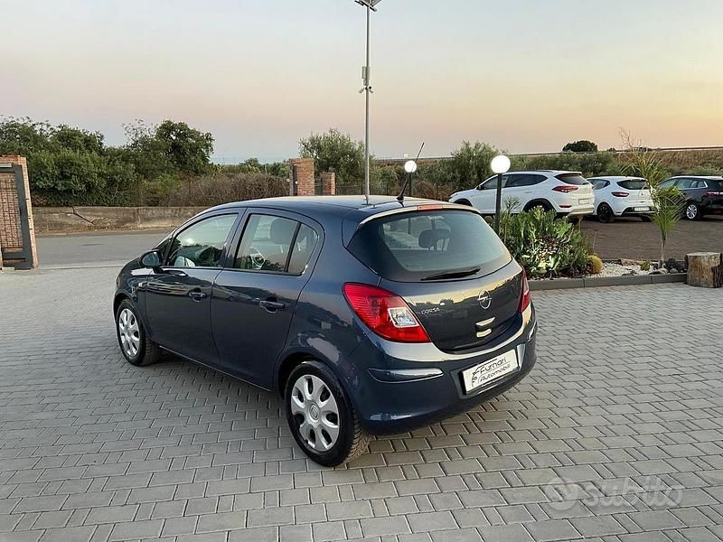 Usata Opel Corsa Enjoy 80 CV (58 kW) 2009 Blu Berlina