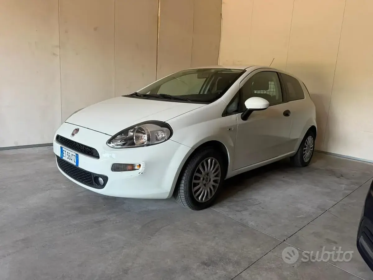 Usata Fiat Punto Pop 77 CV (56 kW) 2014 Bianco Utilitaria