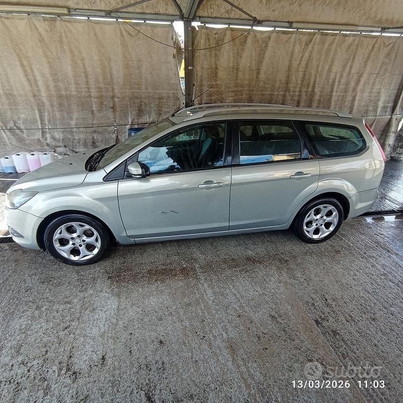 Usata Ford Focus 110 CV (80 kW) 2010 Grigio Station wagon