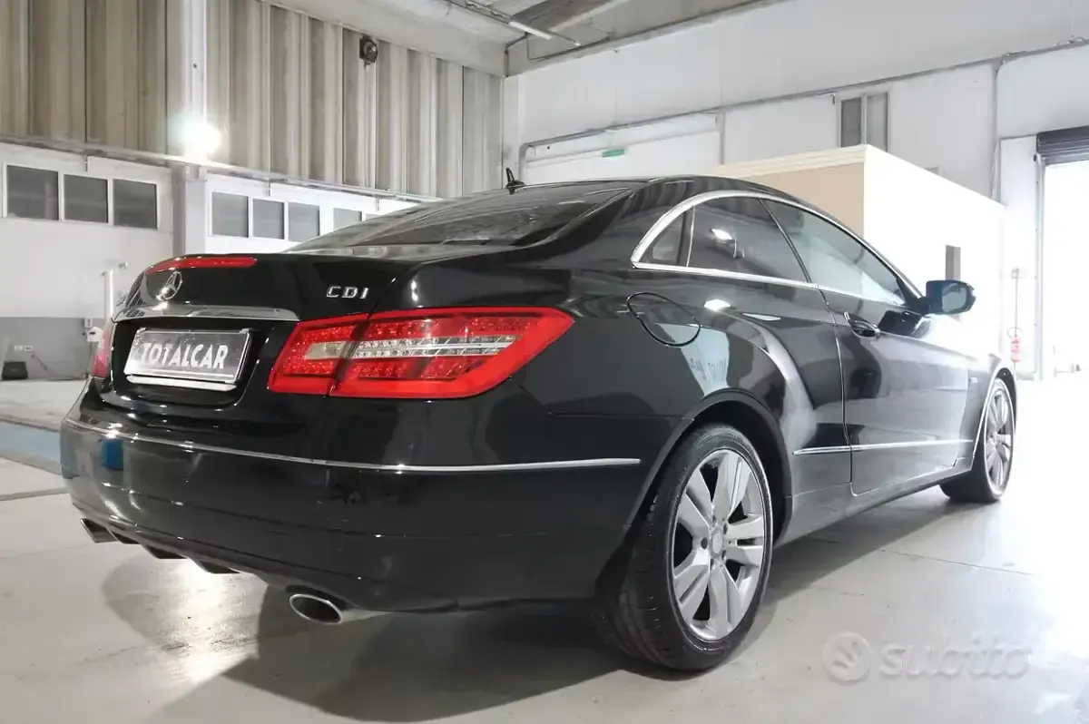 Usata Mercedes E350 231 CV (169 kW) 2009 Nero Coupé