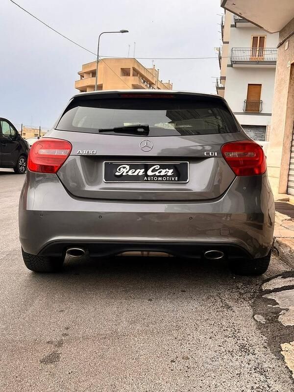 Usata Mercedes A180 109 CV (80 kW) 2015 Grigio Utilitaria