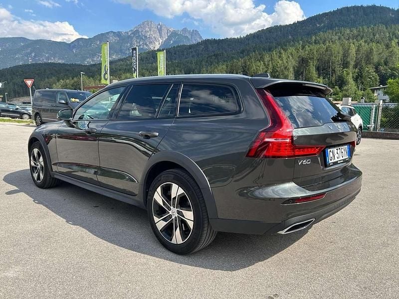 Usata Volvo V60 CC Ultimate 197 CV (144 kW) 2022 Grigio Station wagon