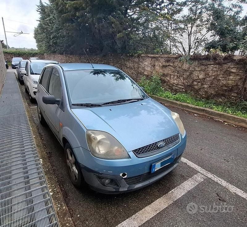 Usata Ford Fiesta 75 CV (55 kW) 2006 Utilitaria