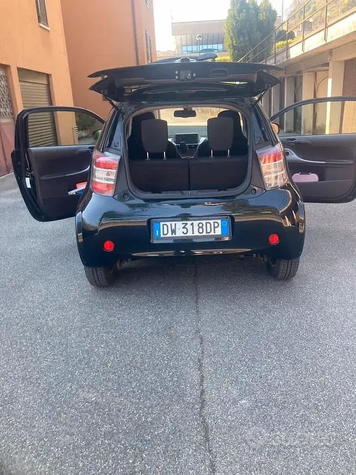 Usata Toyota iQ 68 CV (50 kW) 2009 Nero Utilitaria