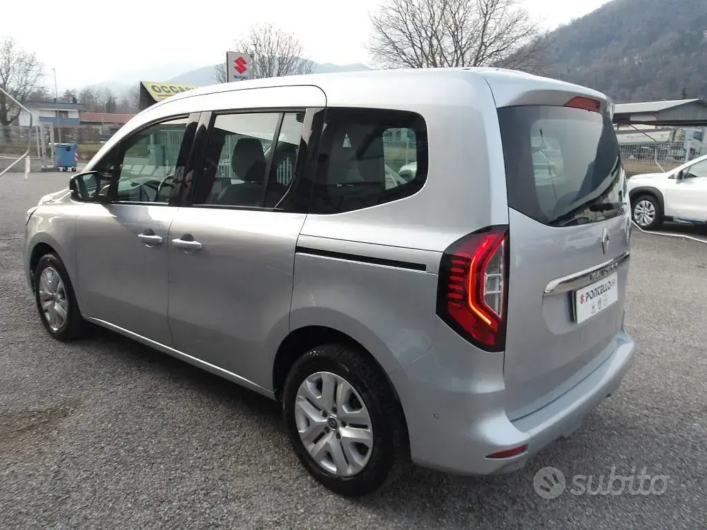 Usata Renault Kangoo 102 CV (75 kW) 2022 Grigio Monovolume