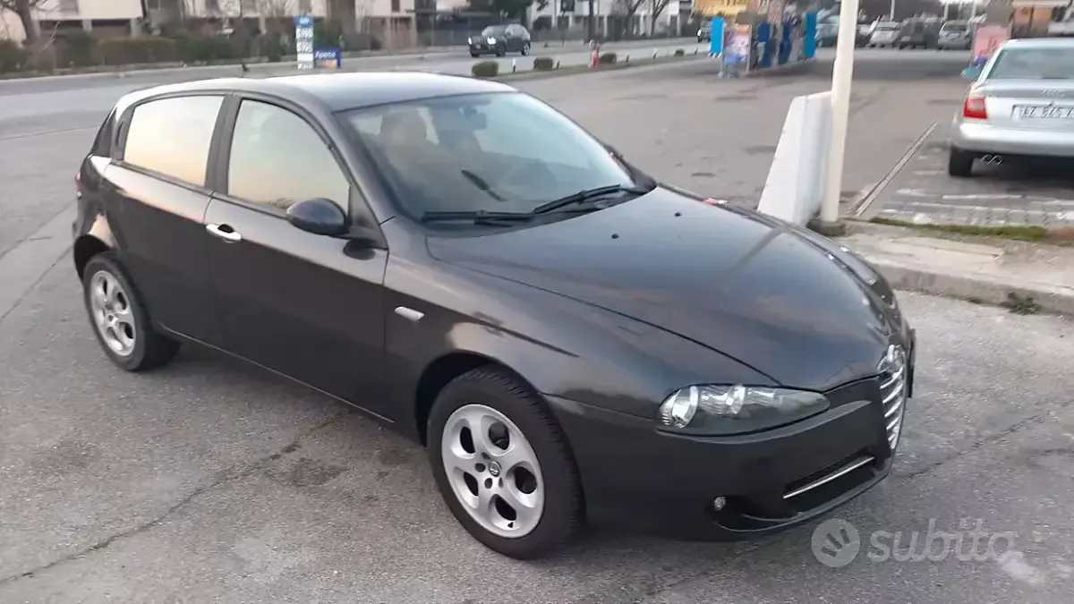 Usata Alfa Romeo 147 Progression 120 CV (88 kW) 2009 Nero Utilitaria