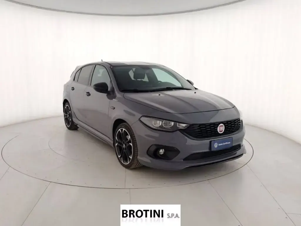 Usata Fiat Tipo Sport 95 CV (69 kW) 2020 Grigio metallizzato Berlina