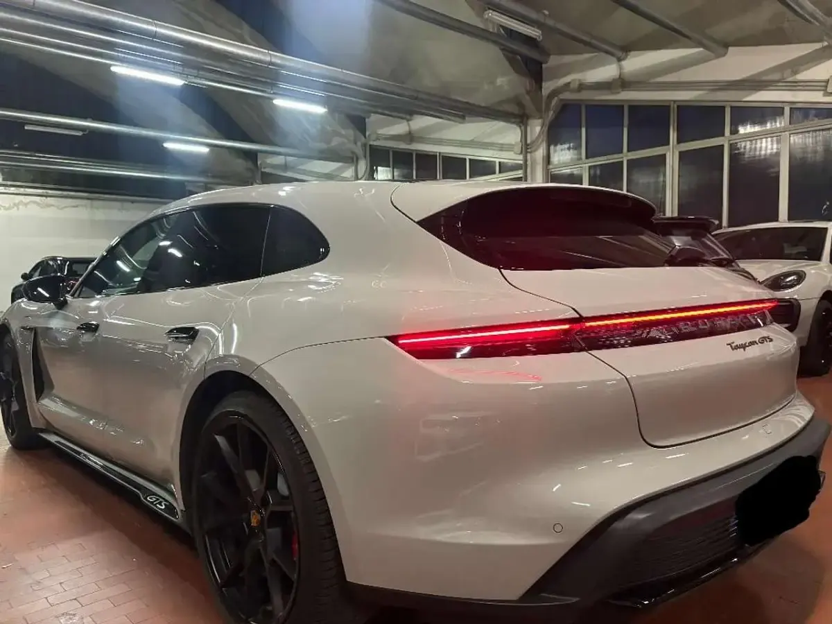 Usata Porsche Taycan GTS Sport Turismo Sport Turismo 459 kW (625 CV) 2022 Grigio Station wagon
